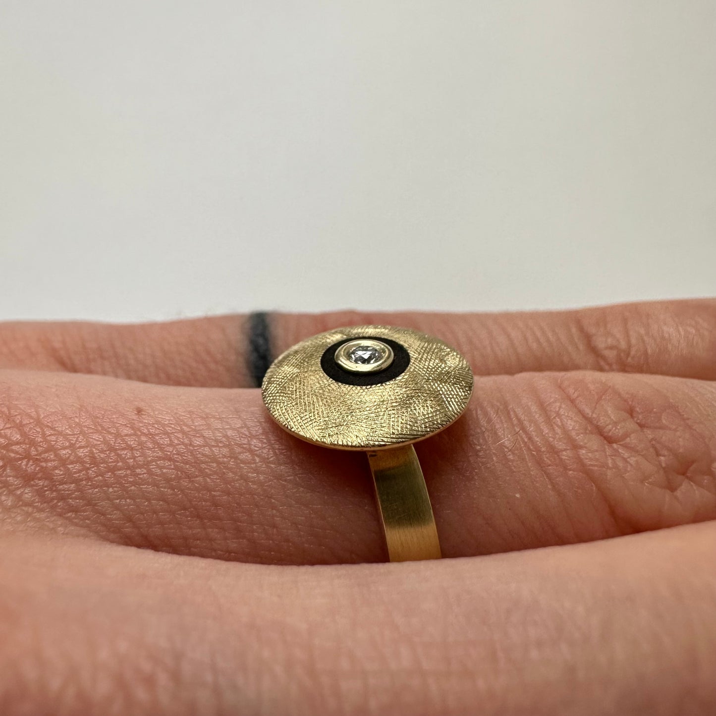 Ring with diamond "SUN"
