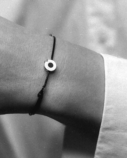 Auksinė ,,MINI DOT" apyrankė su deimantu